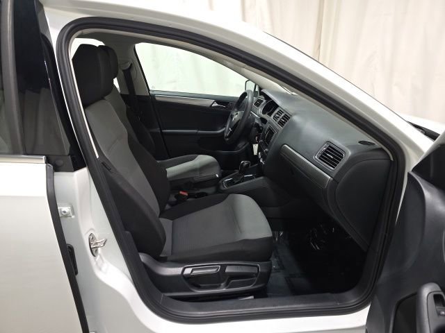Used 2017 Volkswagen Jetta S image 32