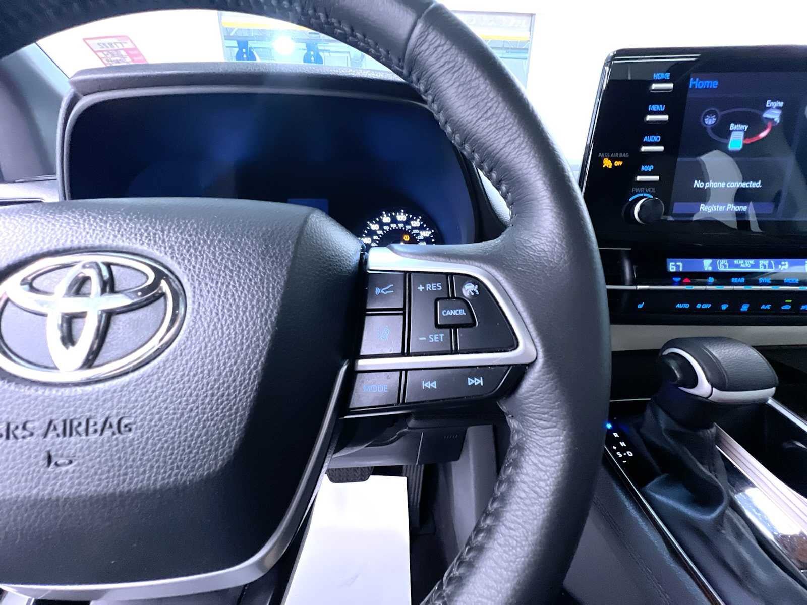 Used 2024 Toyota Sienna XLE FWD image 21