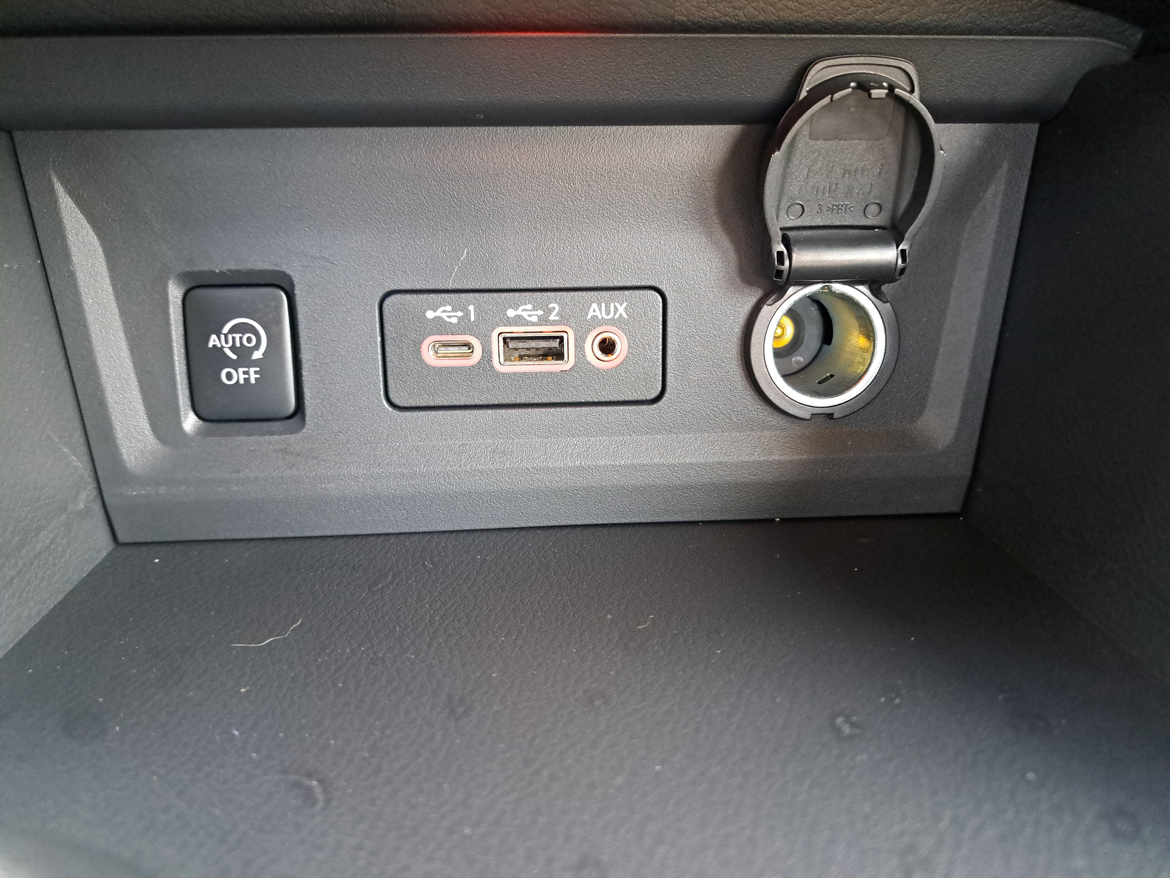 Certified 2025 Nissan Sentra SR FWD image 28