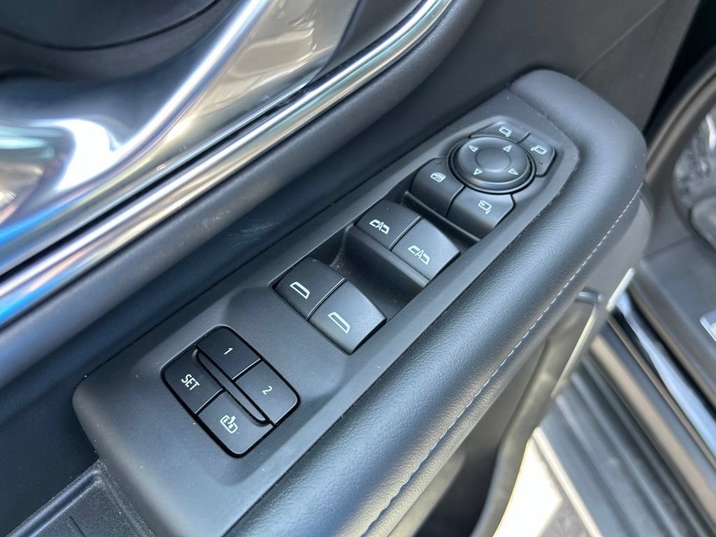 Used 2024 Chevrolet Tahoe LT w/ Luxury Package AWD/4WD image 16