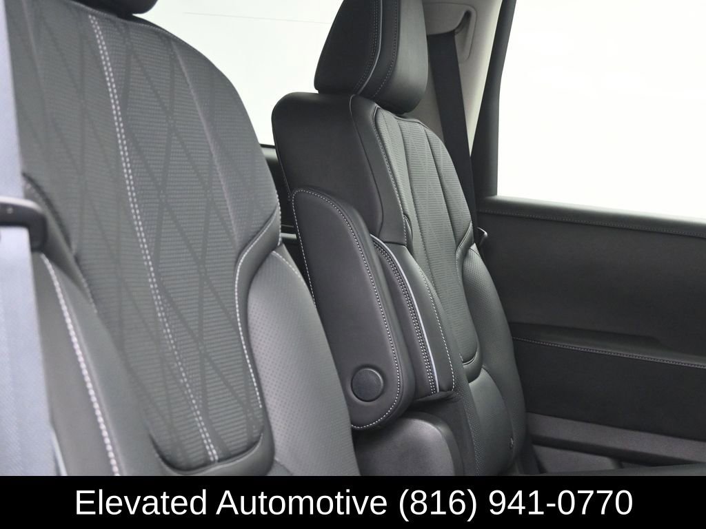 Used 2025 INFINITI QX80 Sensory image 12