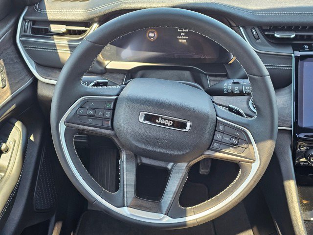 Certified 2024 Jeep Grand Cherokee Limited w/ Luxury Tech Group II AWD/4WD image 25