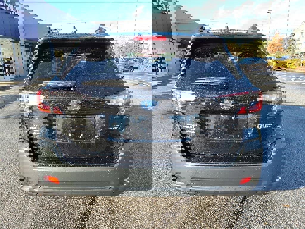 Used 2025 Subaru Outback Premium image 4