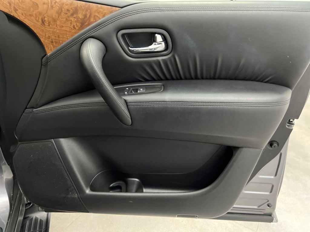 Used 2023 Nissan Armada SL w/ Captain's Chairs Package image 27