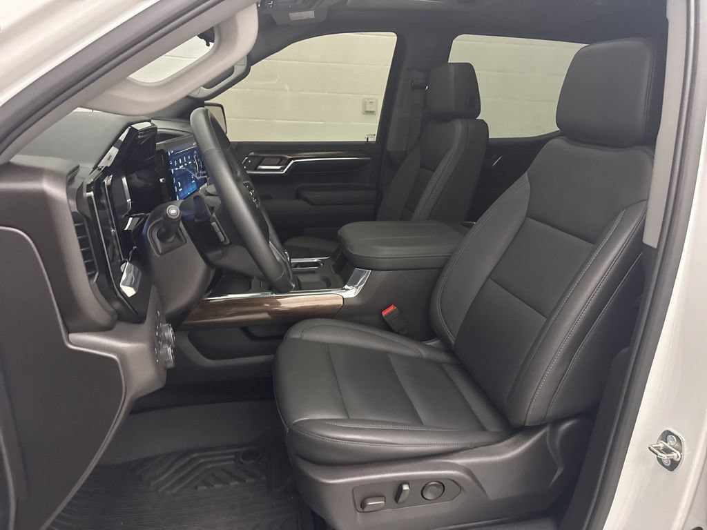 Used 2024 Chevrolet Silverado 1500 LT Trail Boss w/ Convenience Package II AWD/4WD image 17