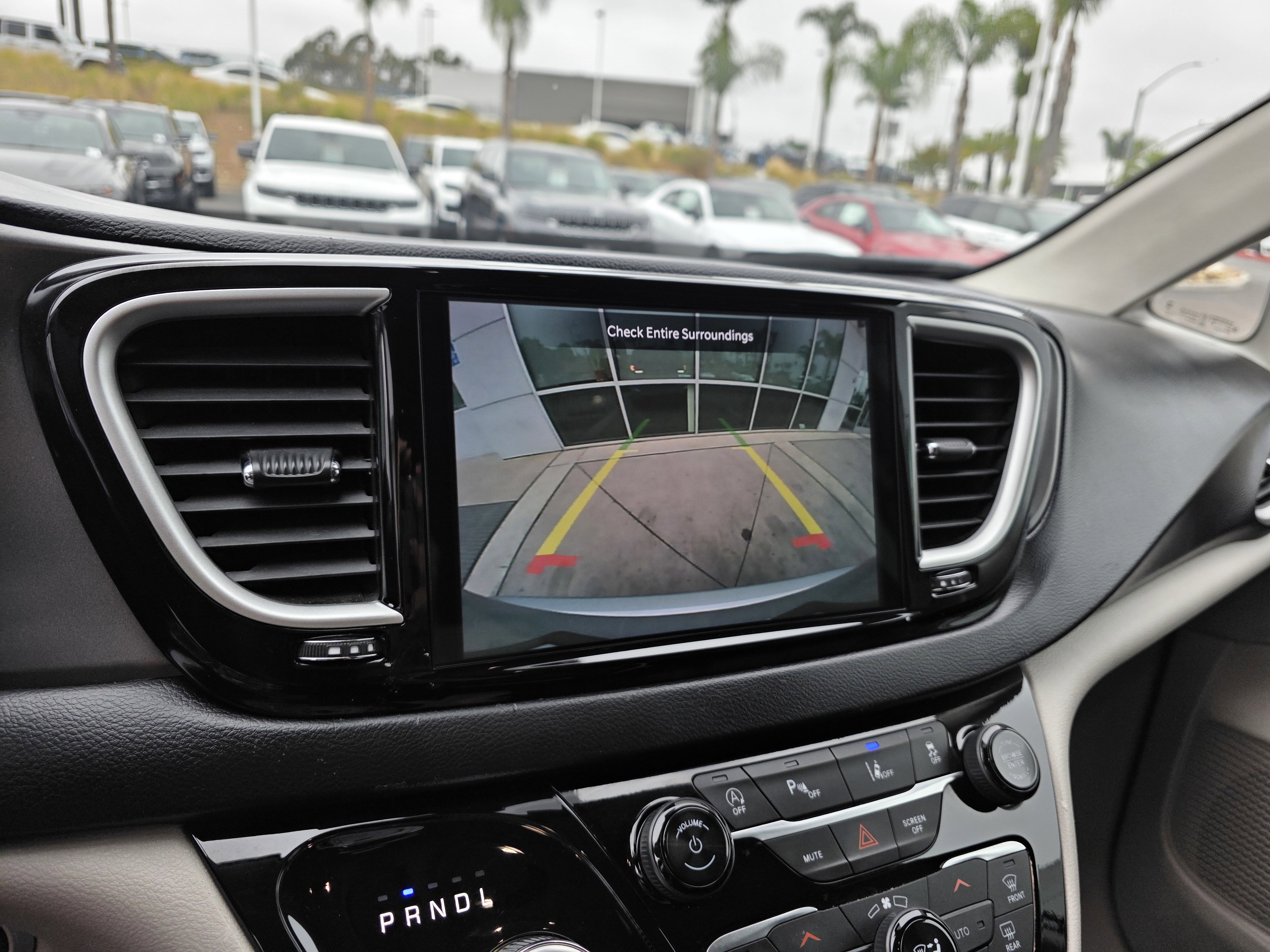 Certified 2024 Chrysler Pacifica Touring-L image 18