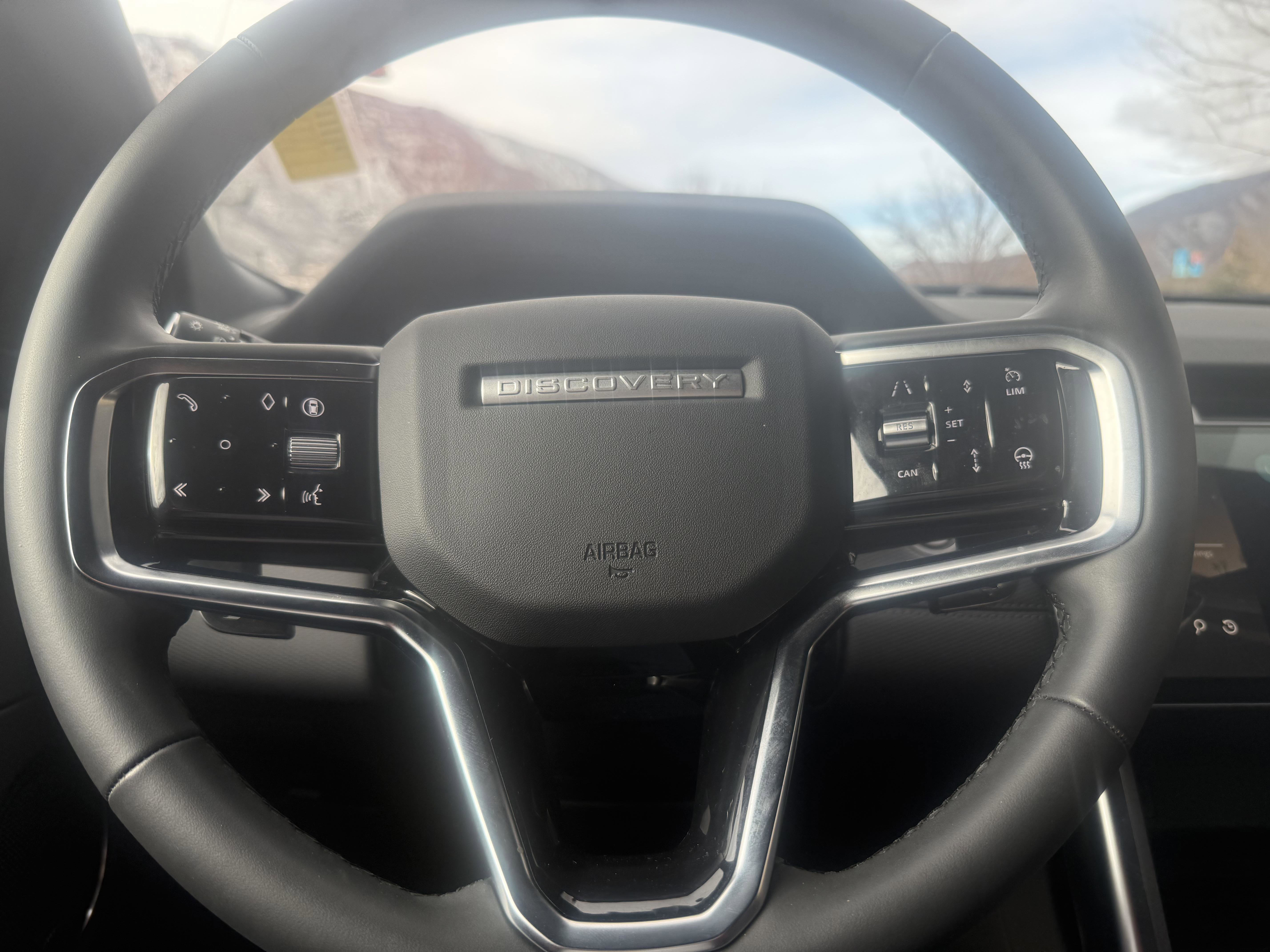 Used 2025 Land Rover Discovery Sport Dynamic SE image 15