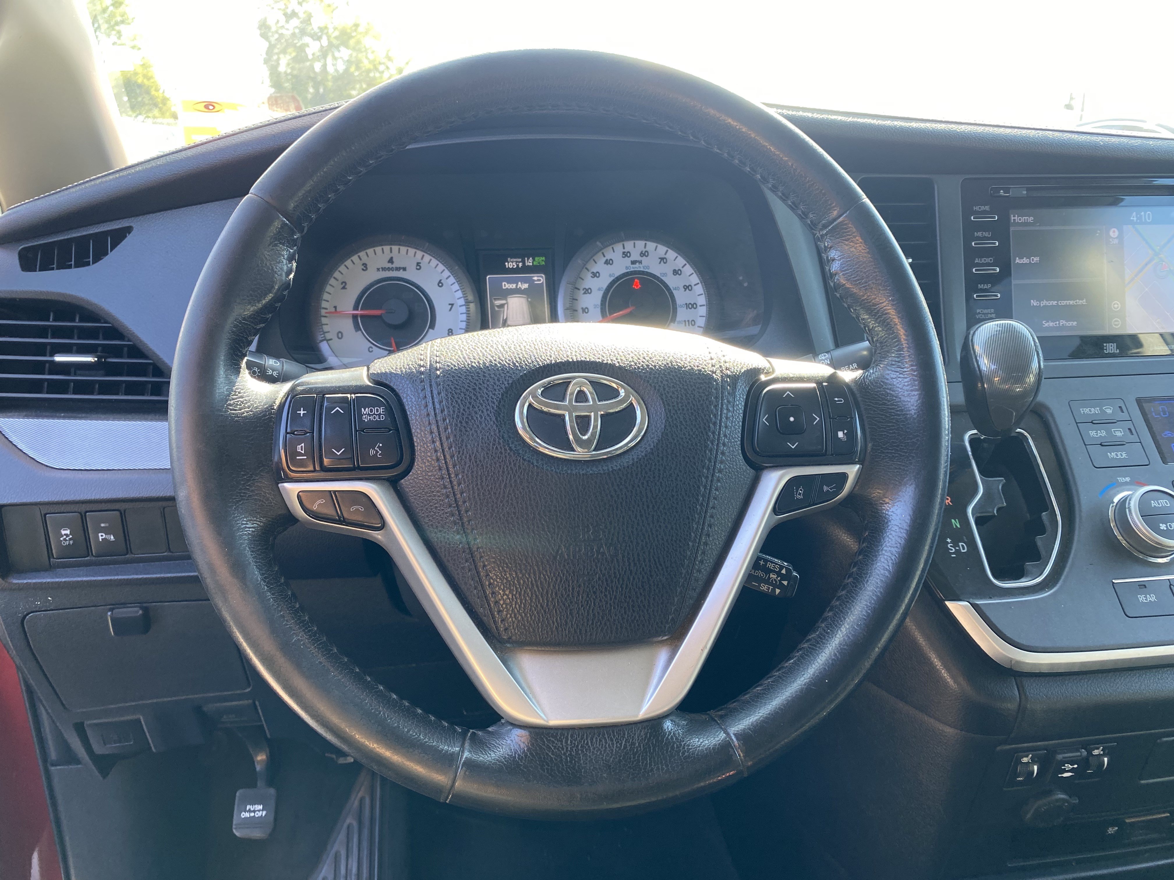 Used 2020 Toyota Sienna SE Premium FWD image 22