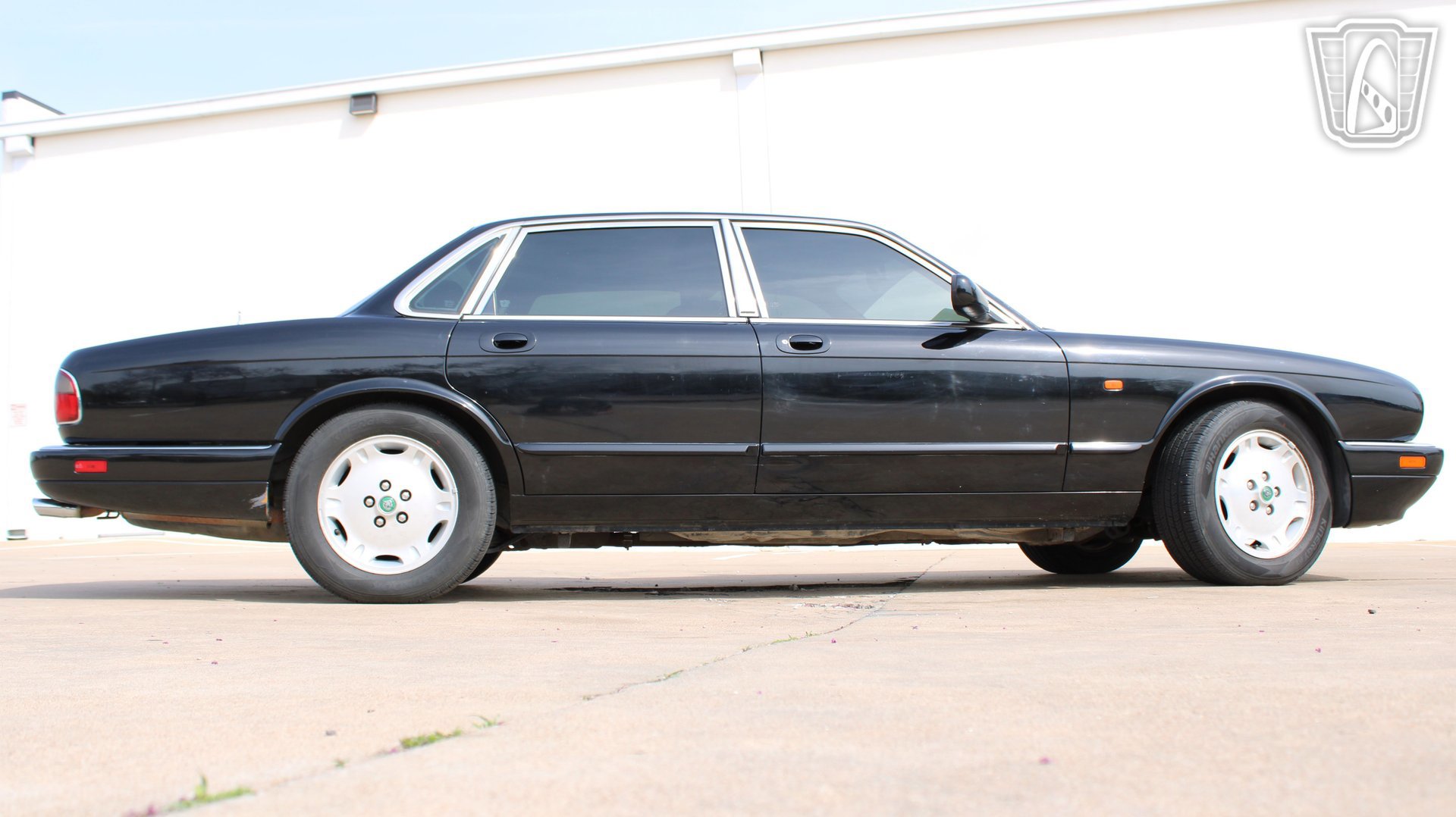 Used 1995 Jaguar XJ6 image 16