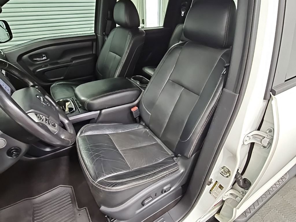 Used 2018 Nissan Titan SL w/ Midnight Edition image 29