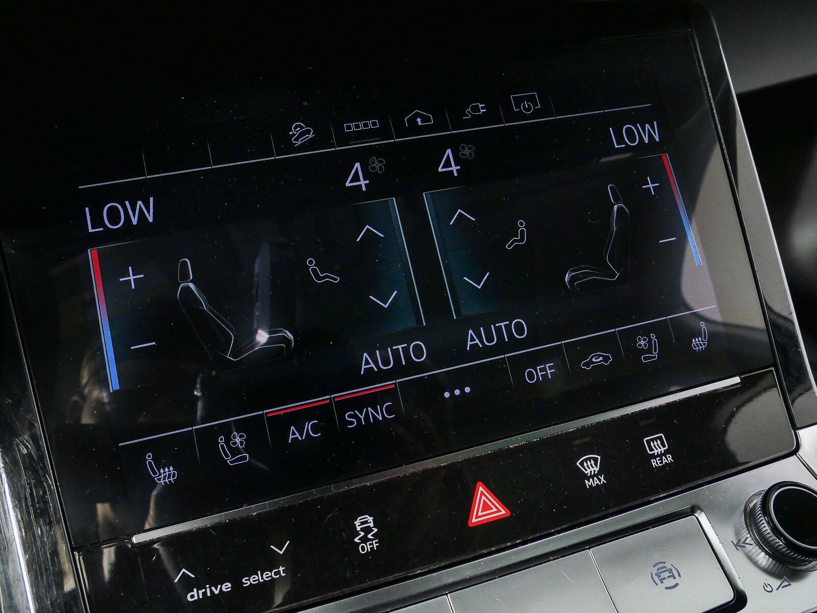 Used 2023 Audi e-tron Premium Plus w/ Premium Plus Package AWD/4WD image 17