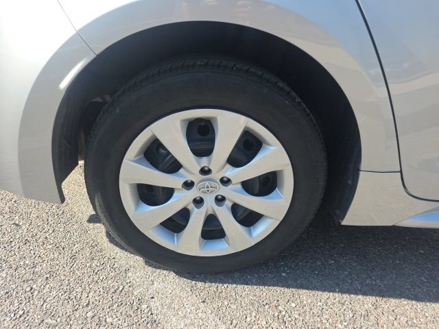 Used 2024 Toyota Corolla LE FWD image 5