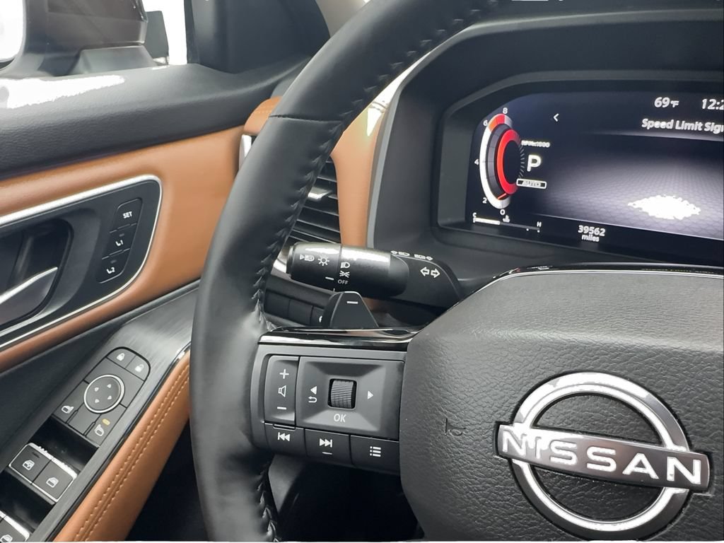 Used 2025 Nissan Rogue Platinum w/ Platinum Premium Package AWD/4WD image 48