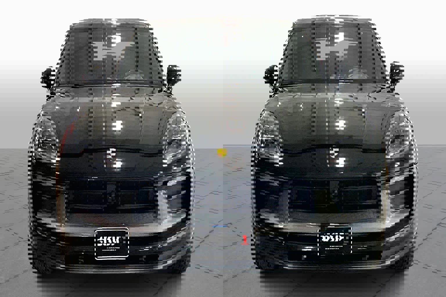 Used 2023 Porsche Macan Turbo image 4