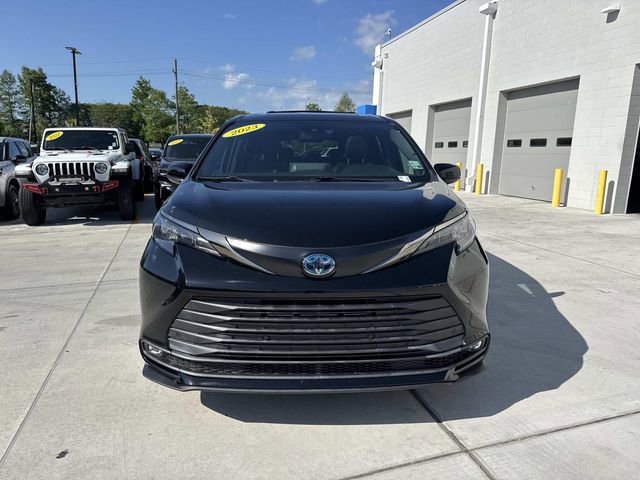 Used 2023 Toyota Sienna XLE Woodland Edition AWD/4WD video 2