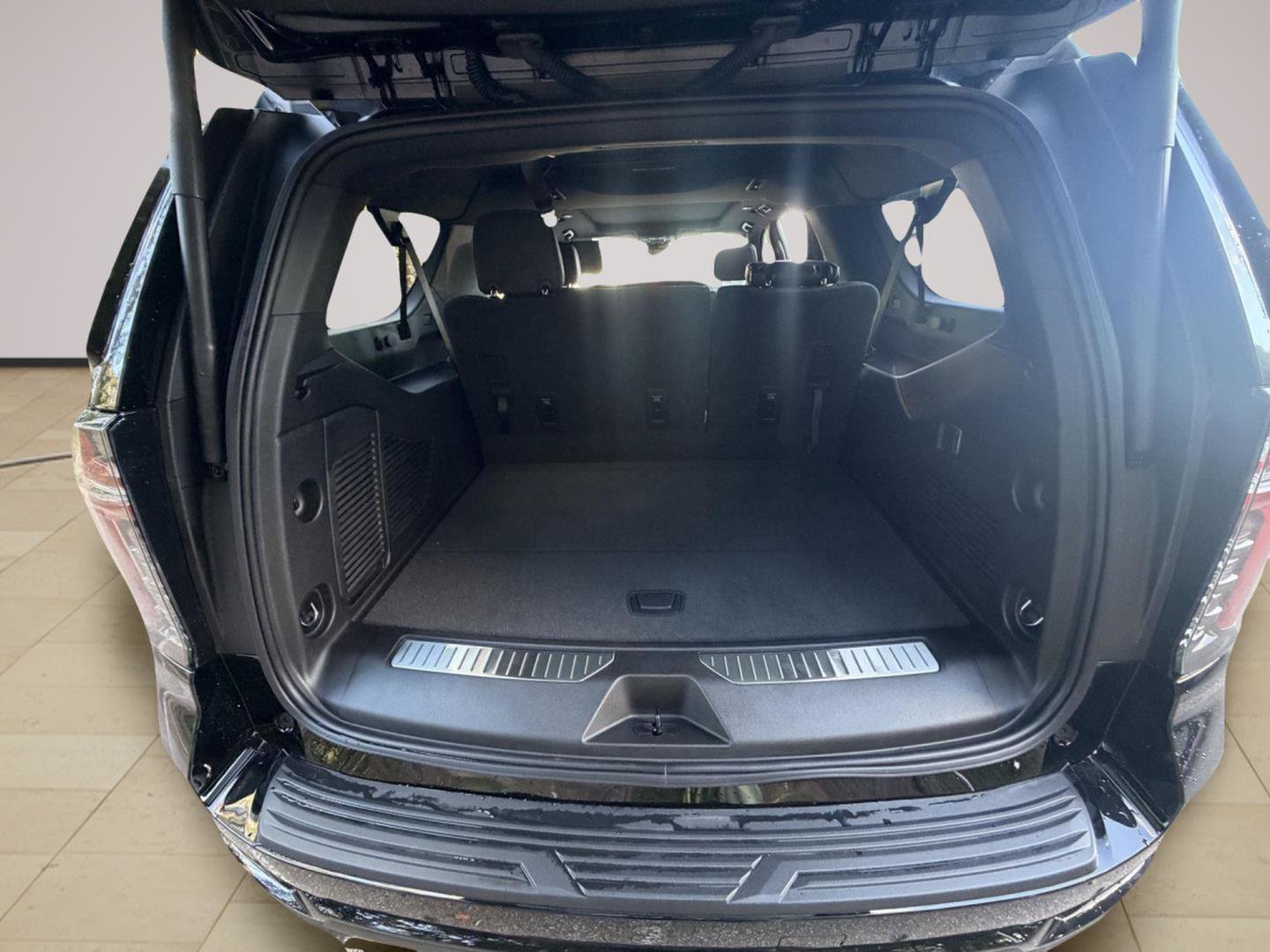 New 2026 Chevrolet Suburban RST w/ Sun And Tow Package AWD/4WD image 95