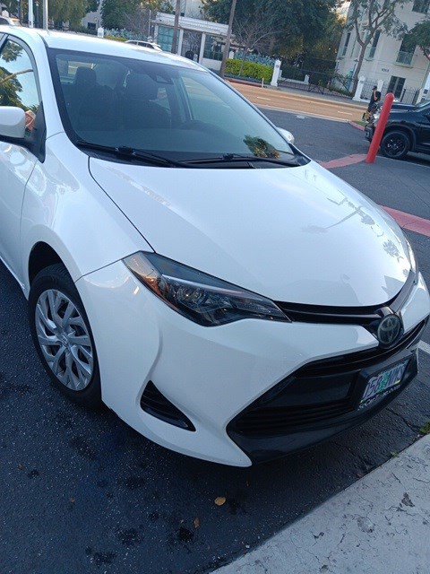 Used 2018 Toyota Corolla LE image 2