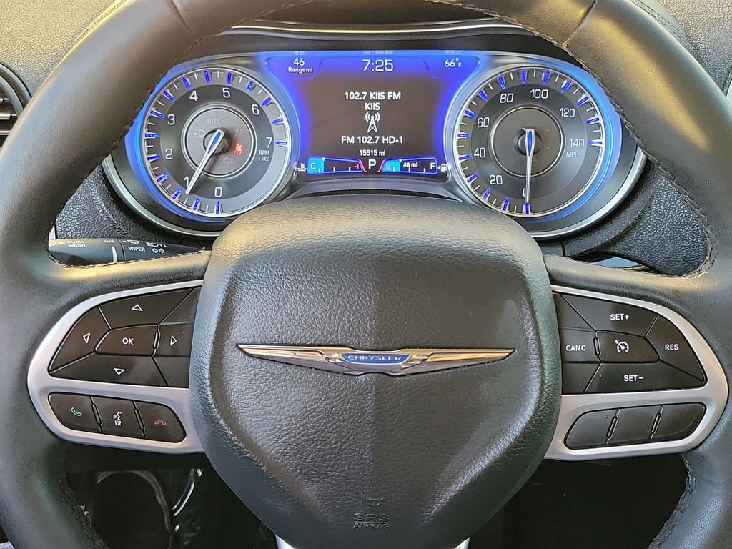 Used 2023 Chrysler 300 Touring w/ Sport Appearance Package image 4