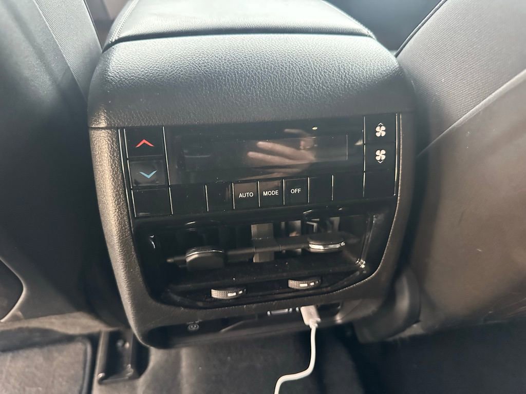 Used 2024 Jeep Grand Cherokee L Laredo image 29