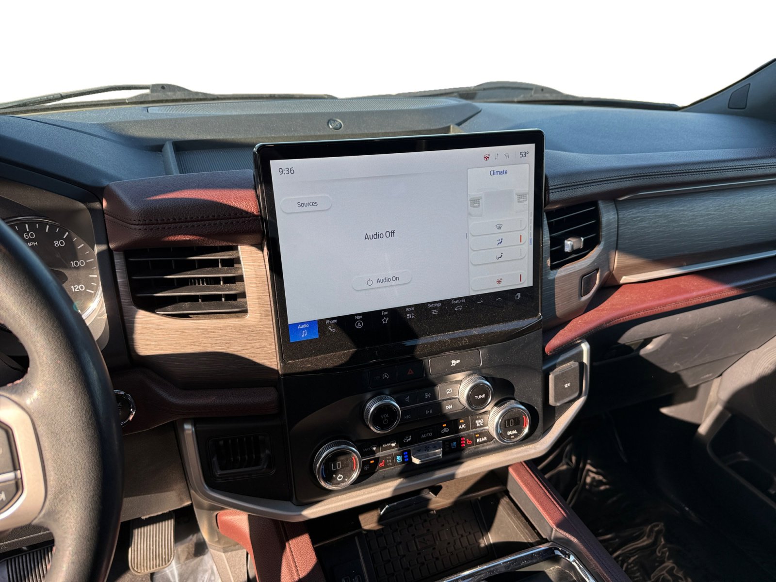 Used 2024 Ford Expedition Limited image 12