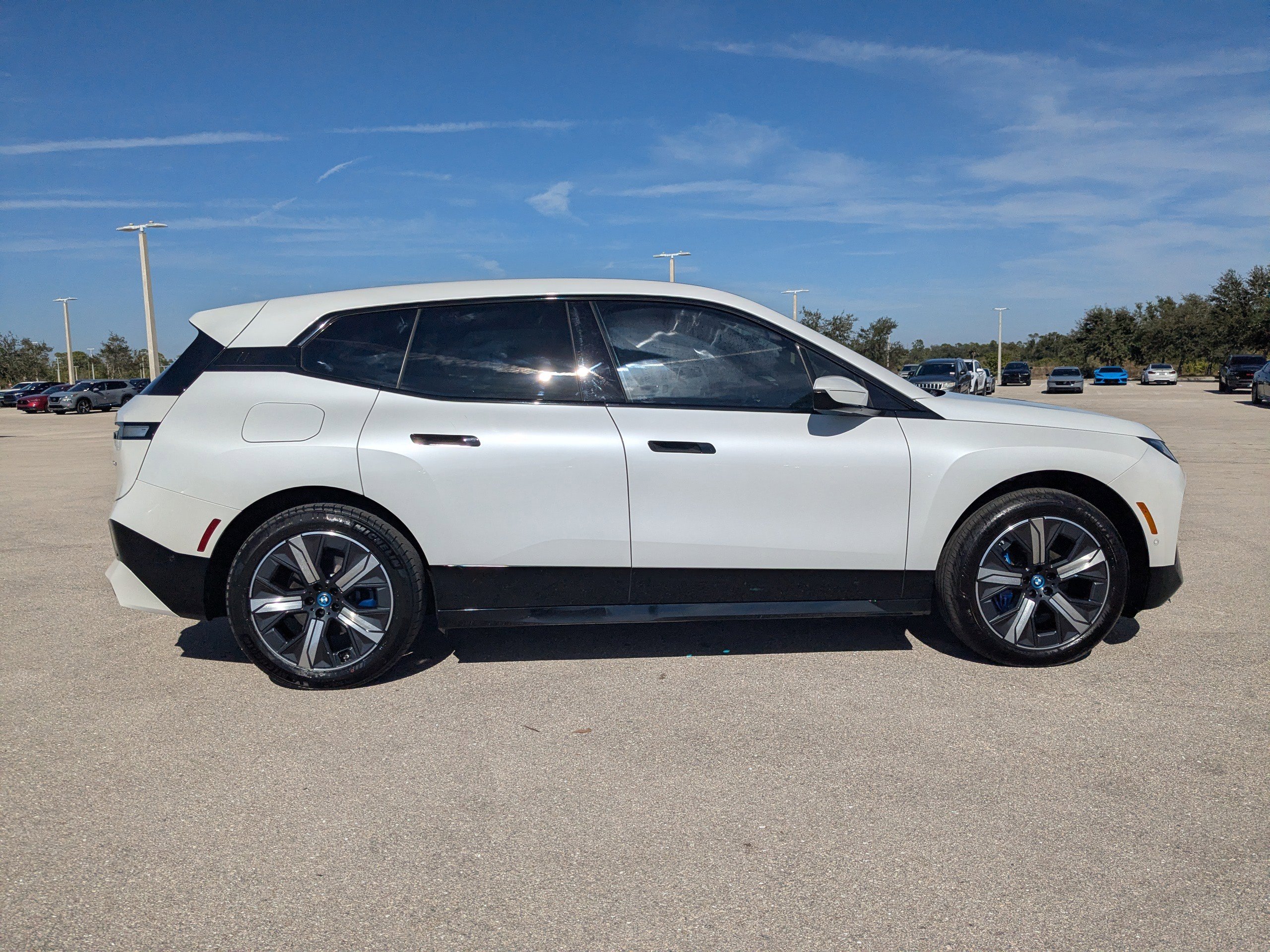 Used 2023 BMW iX xDrive50 w/ Sport Package image 36