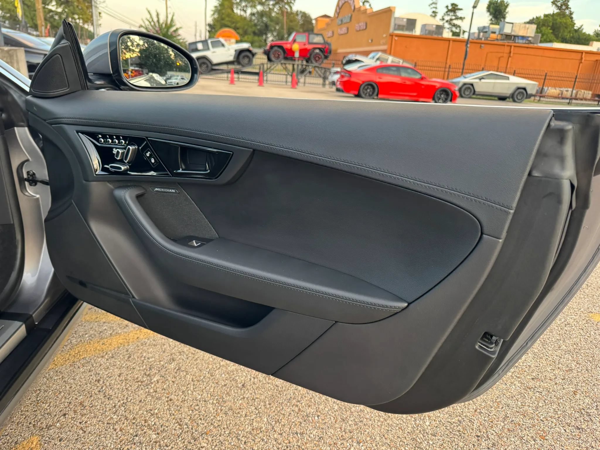 Used 2020 Jaguar F-TYPE Coupe RWD image 18