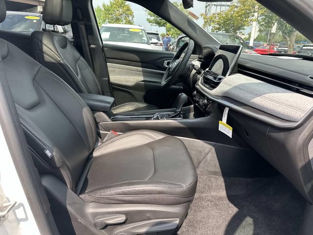 Used 2024 Jeep Compass Latitude w/ Sun and Sound Group AWD/4WD image 10