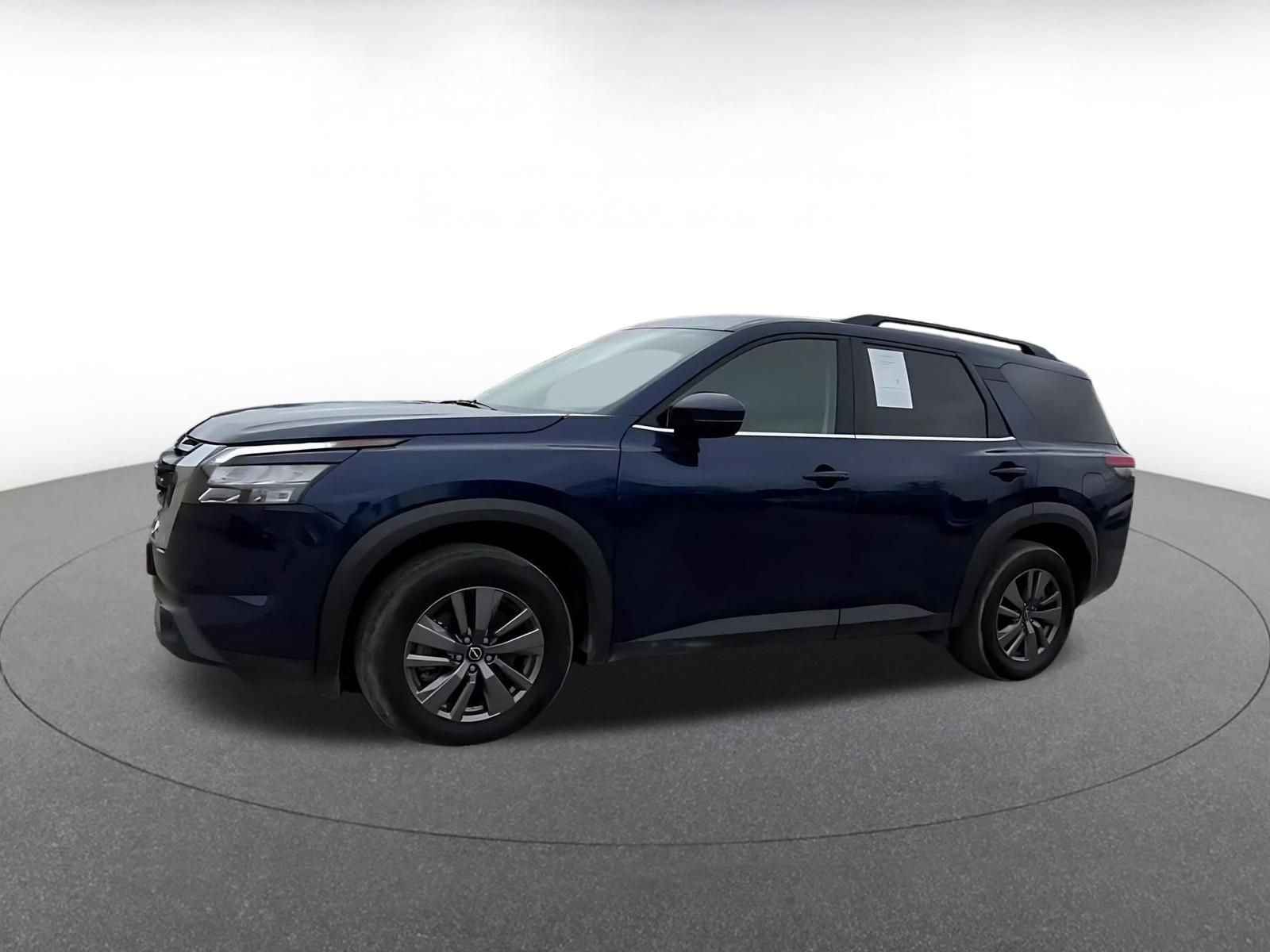 Used 2025 Nissan Pathfinder SV image 8