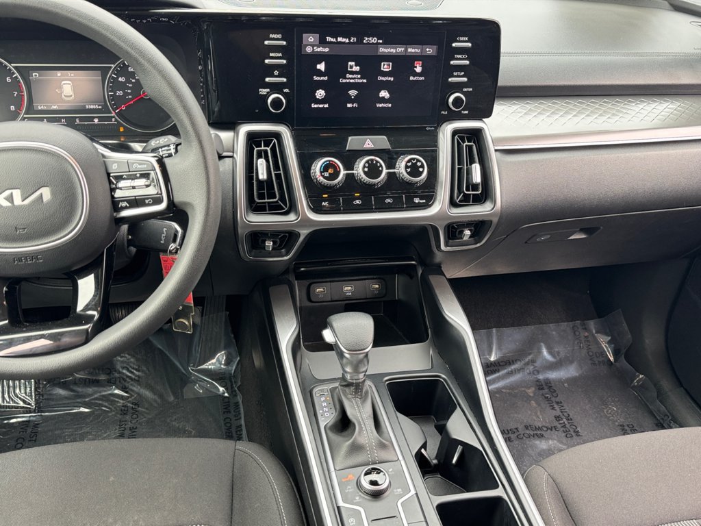 Used 2023 Kia Sorento LX AWD/4WD image 12