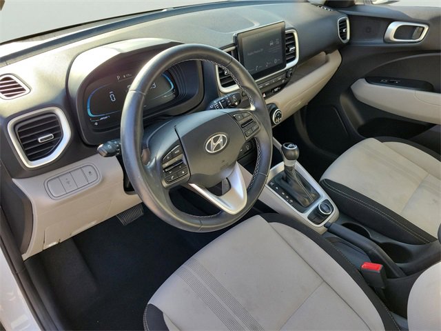 Used 2023 Hyundai Venue SEL image 14