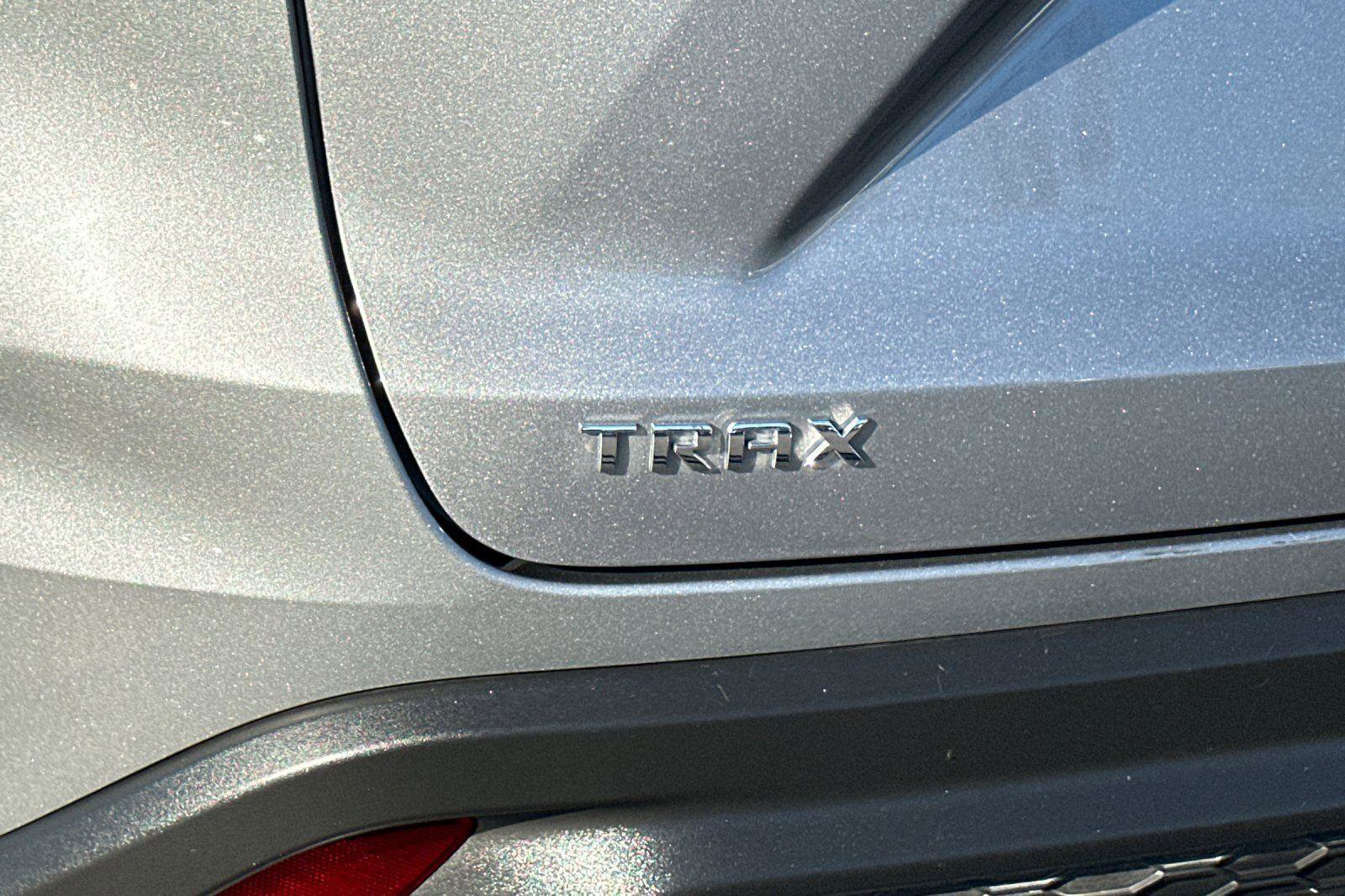 Used 2025 Chevrolet Trax LT w/ LT Convenience Package image 26