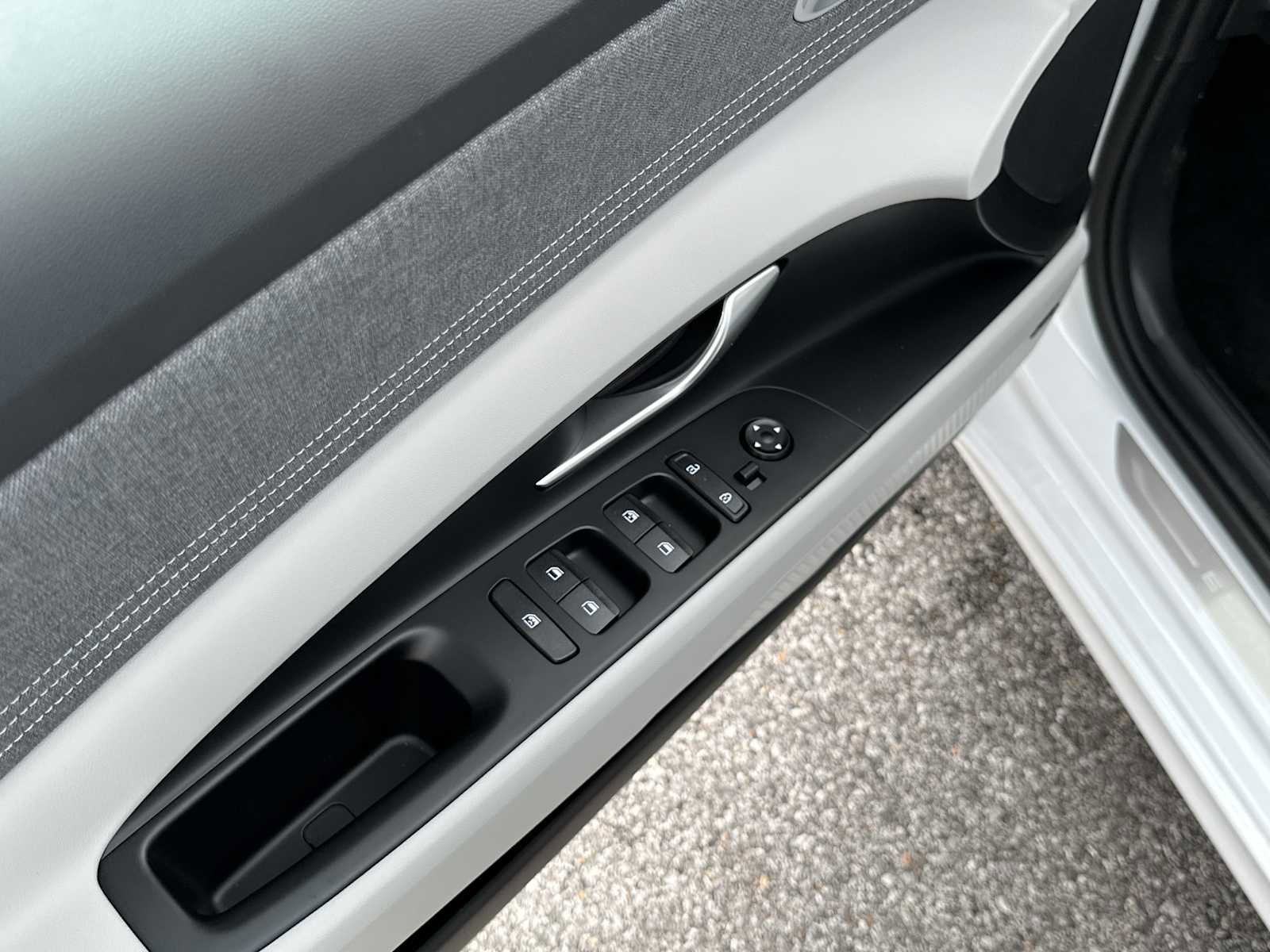 New 2026 Hyundai Elantra Limited FWD image 15