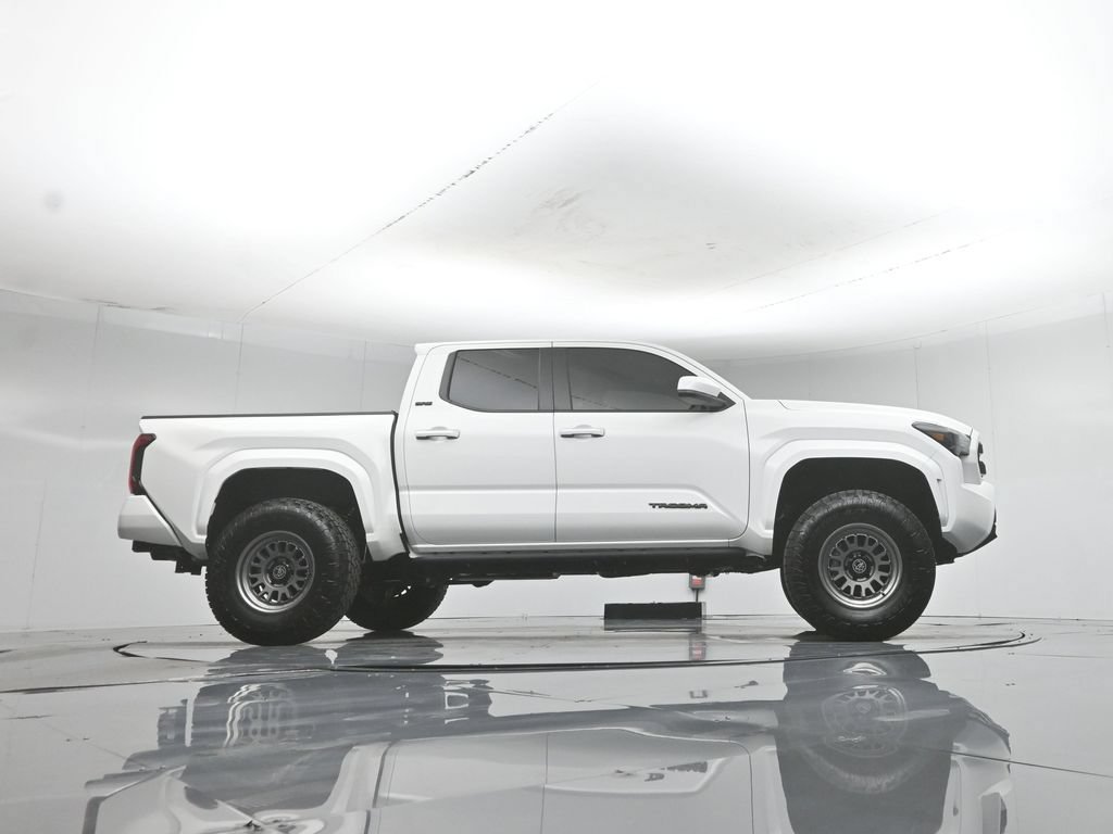 Used 2025 Toyota Tacoma SR5 AWD/4WD image 48
