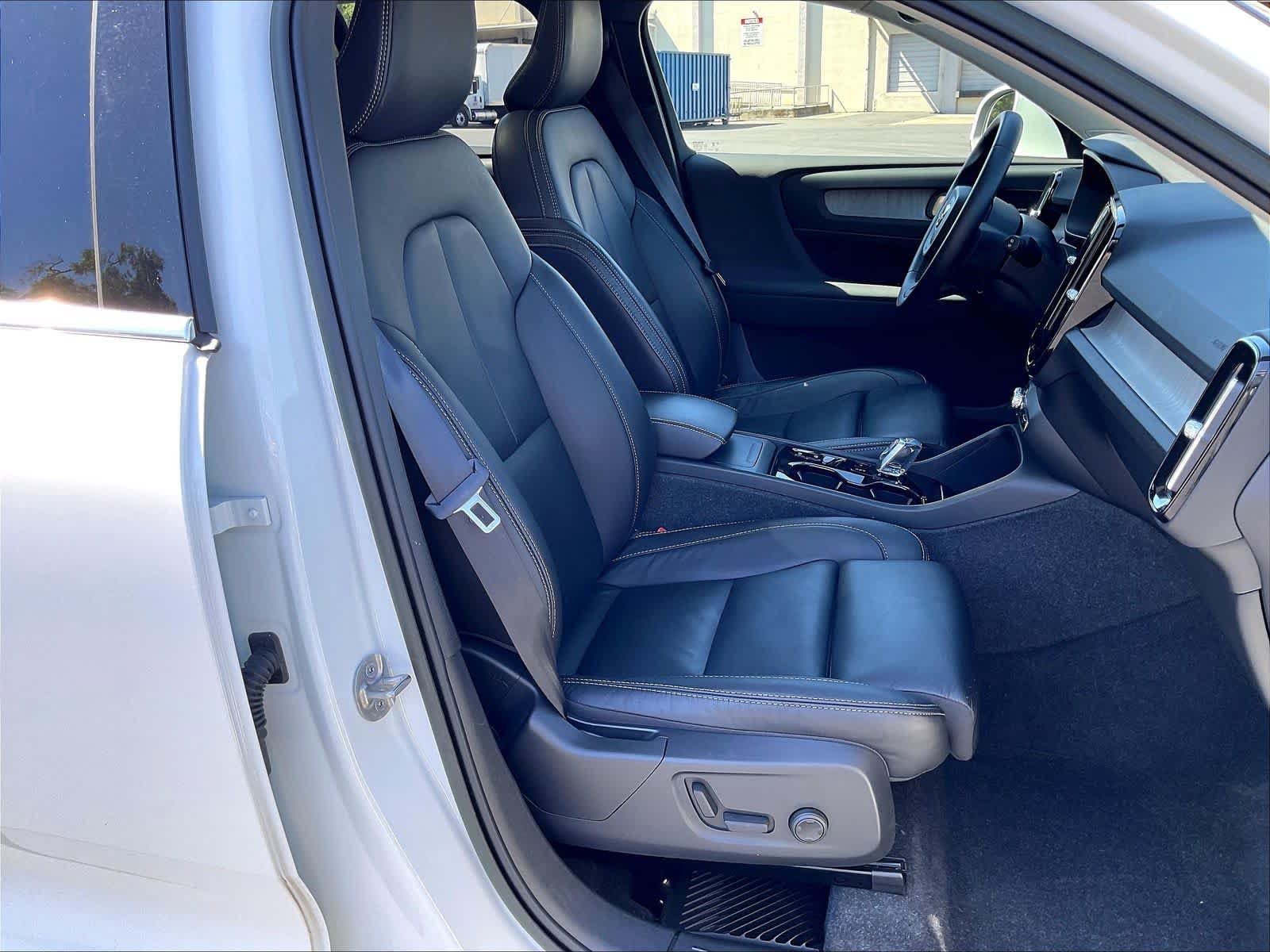 Used 2023 Volvo XC40 B5 Ultimate w/ Protection Package Premier AWD/4WD image 10