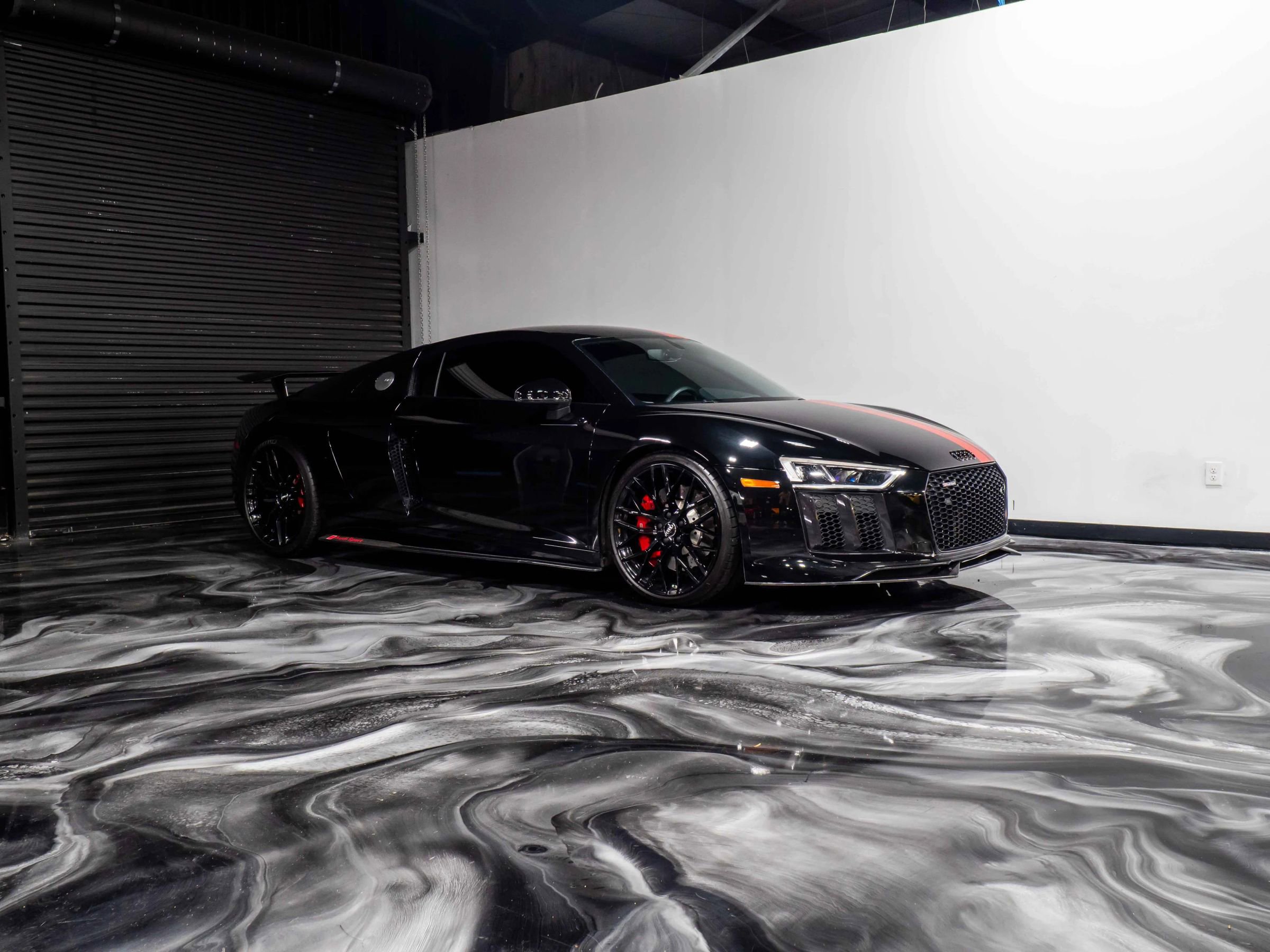 Used 2018 Audi R8 V10 w/ Premium Package image 5