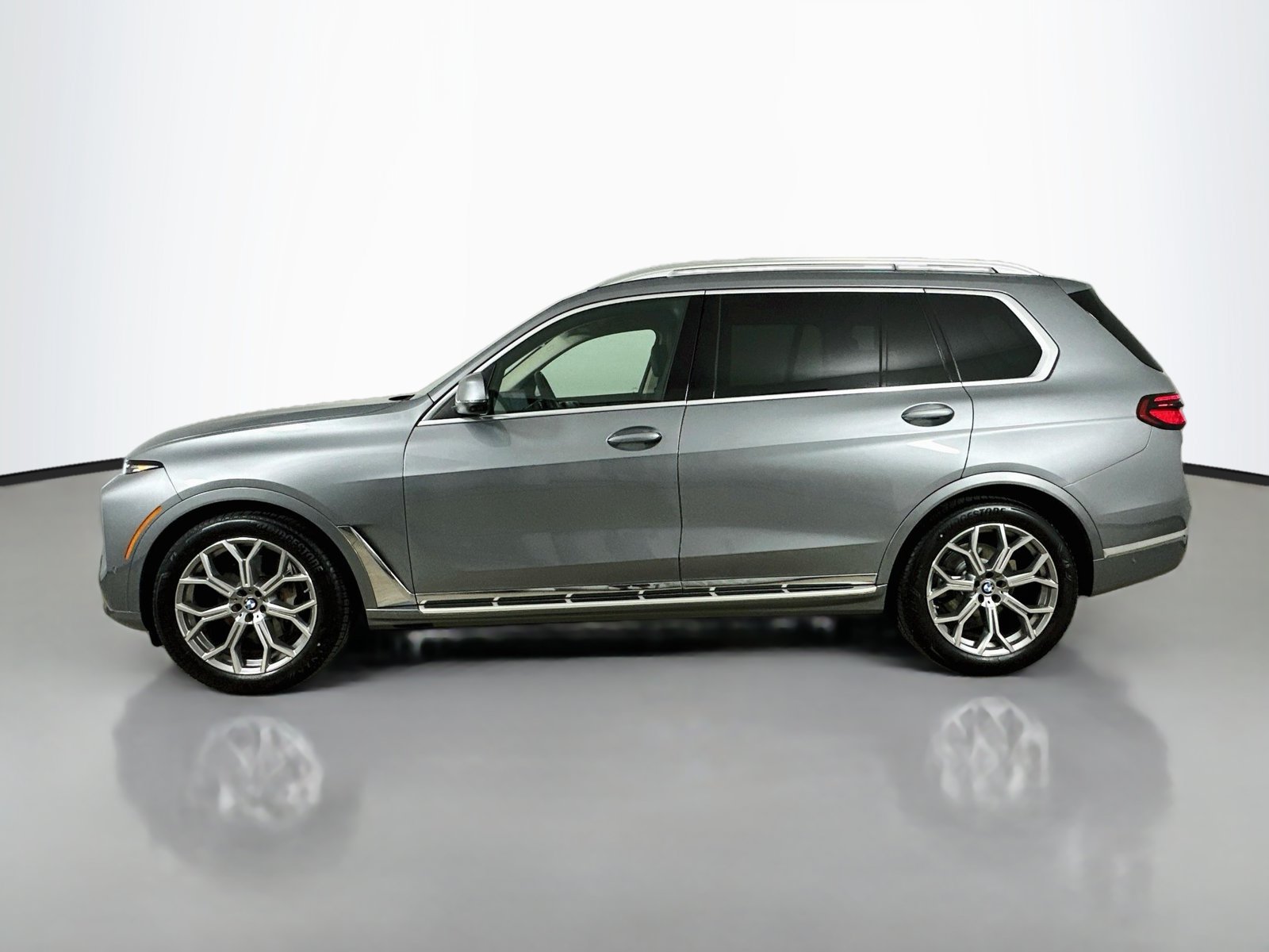 Used 2024 BMW X7 xDrive40i w/ Premium Package AWD/4WD image 8