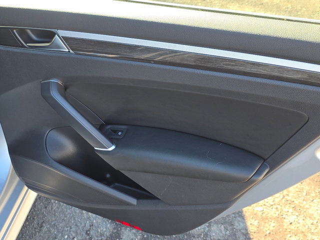 Used 2018 Volkswagen Passat 2.0T SE image 19