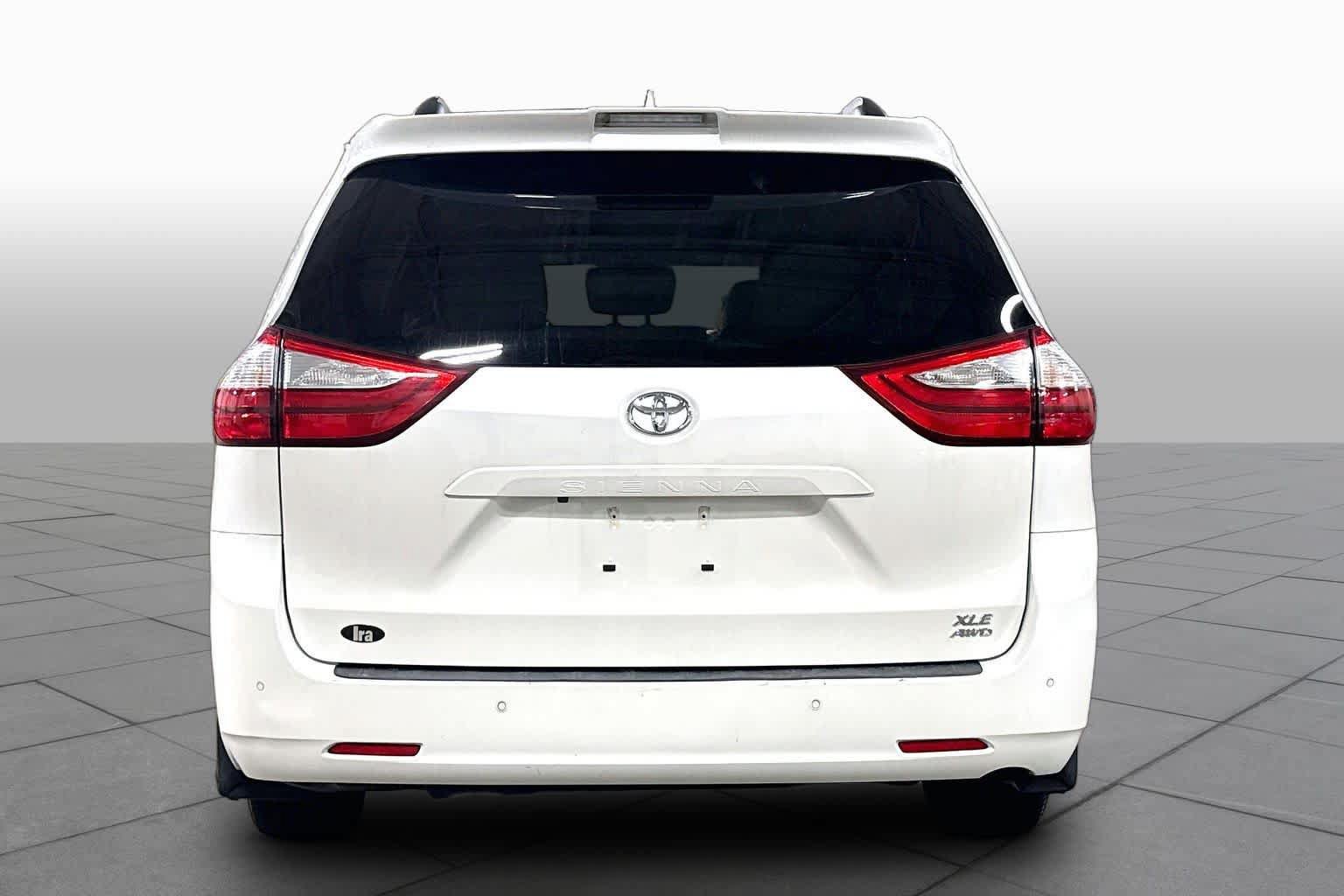 Used 2018 Toyota Sienna XLE Premium w/ Outdoor Package AWD/4WD image 5