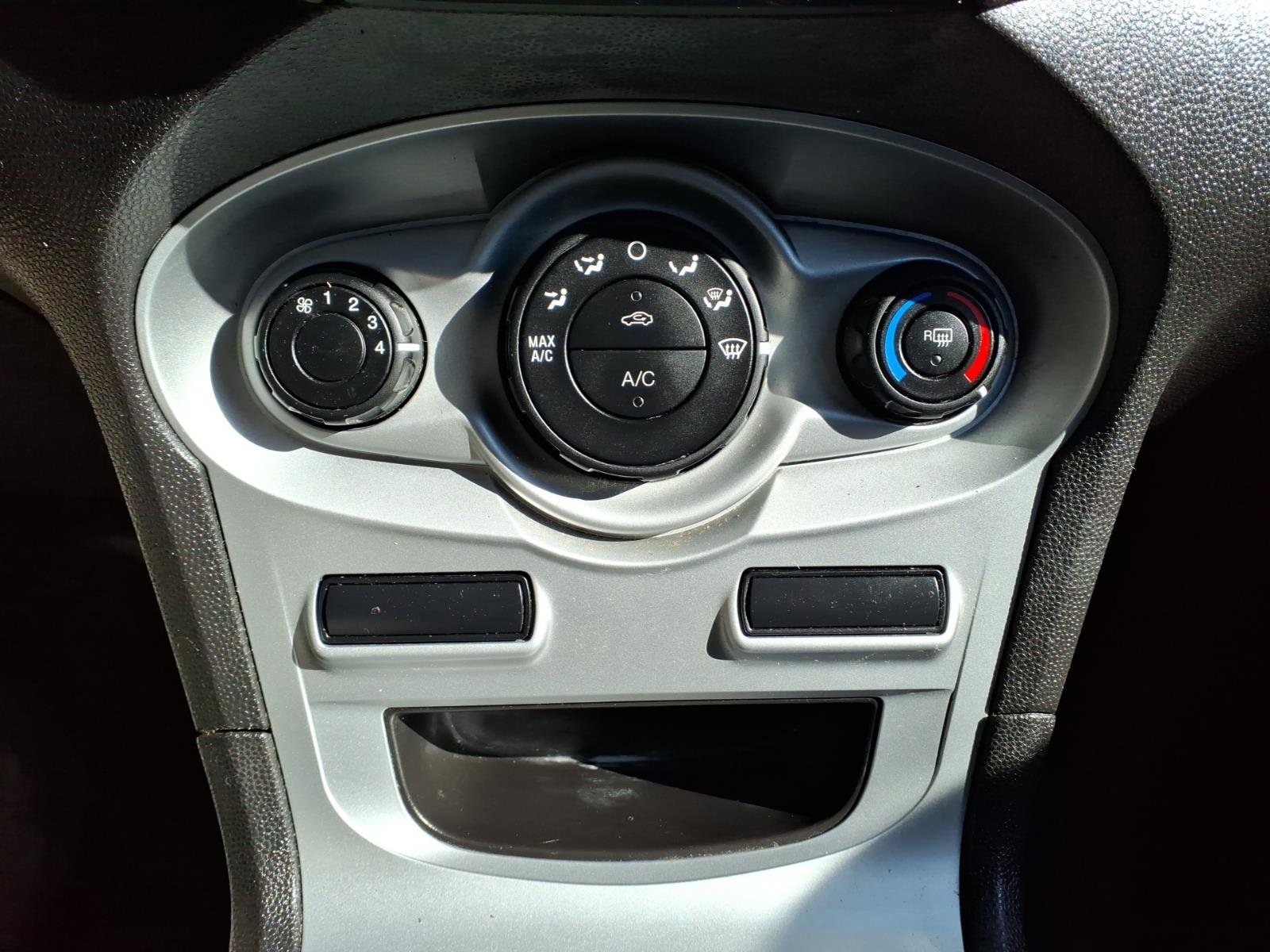 Used 2019 Ford Fiesta SE image 15