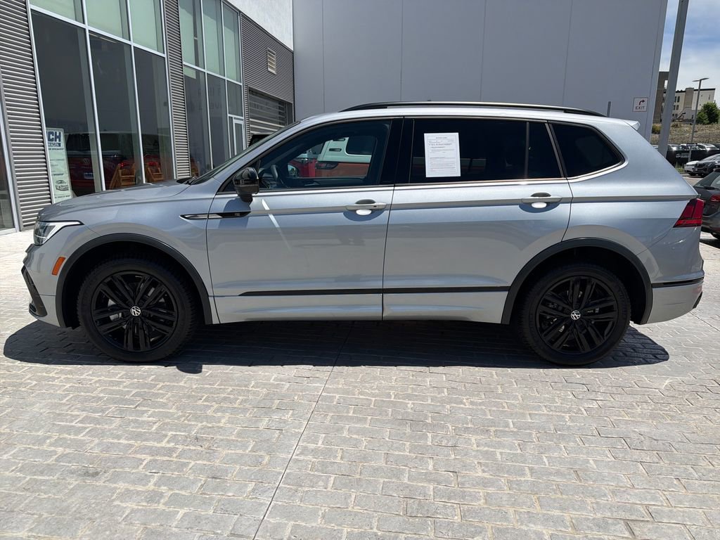 Certified 2022 Volkswagen Tiguan SE R-Line AWD/4WD image 3