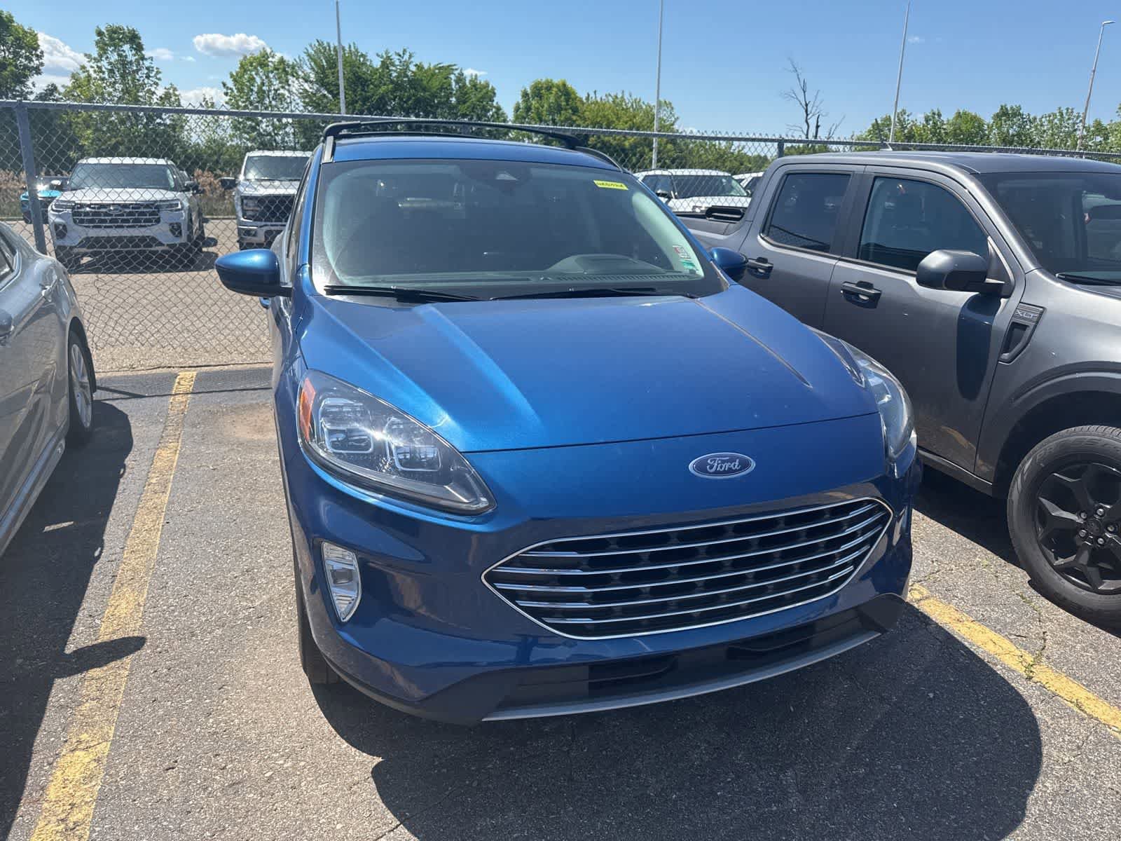 Used 2022 Ford Escape Titanium w/ Titanium Premium Package FWD image 5