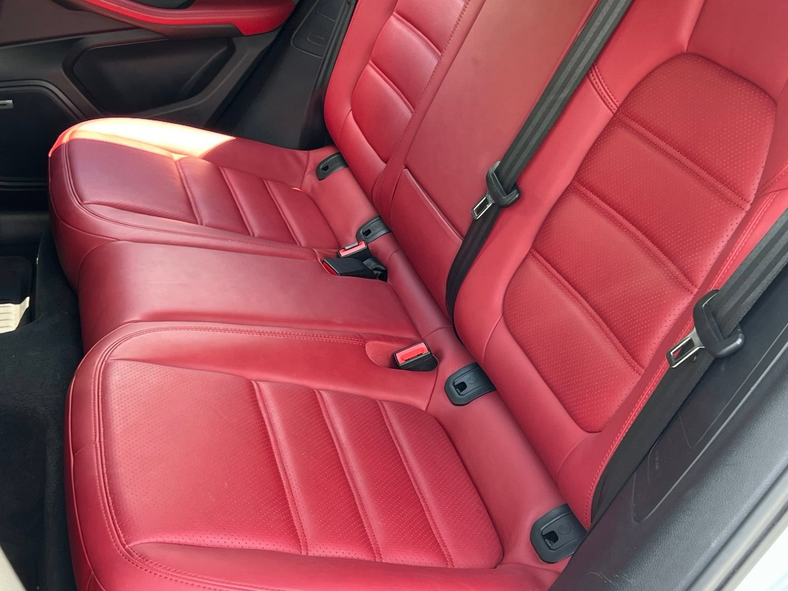 Certified 2015 Porsche Macan Turbo AWD/4WD image 19