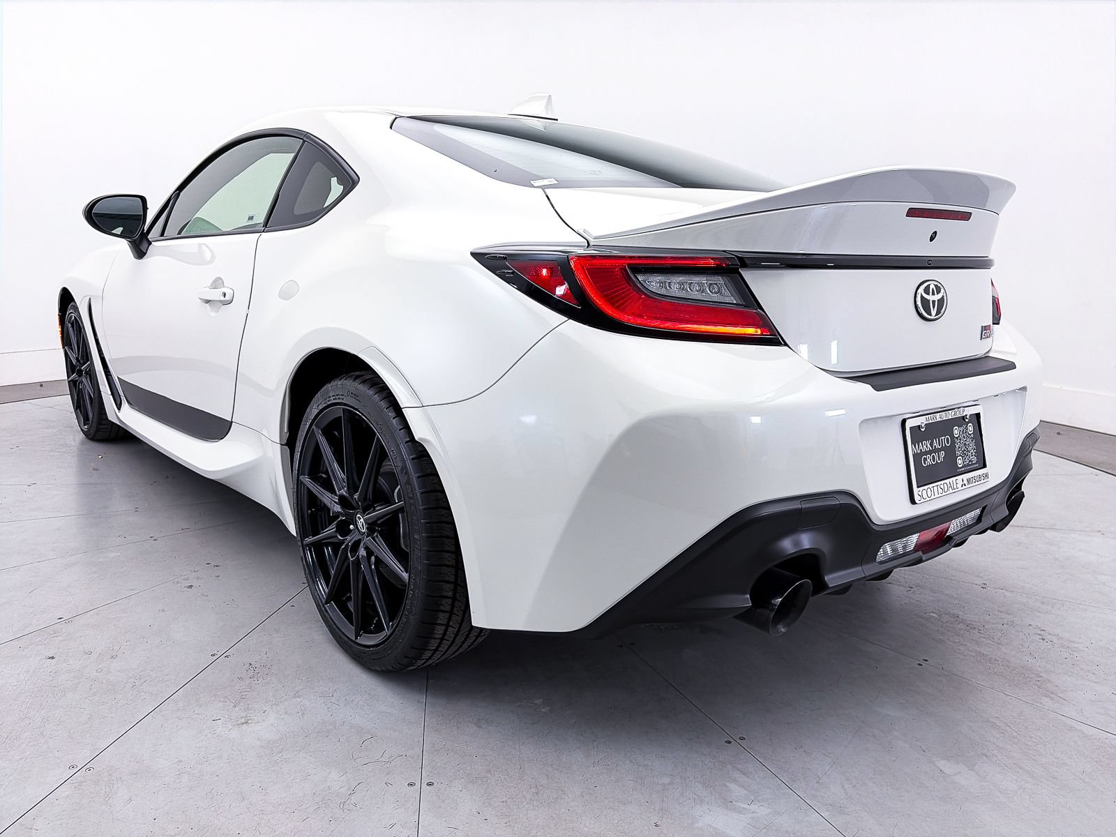 Used 2024 Toyota GR86 Premium RWD image 12