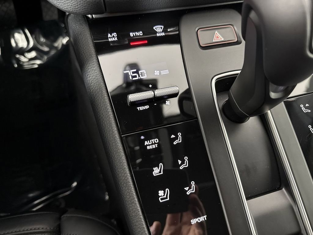Certified 2025 Porsche Macan image 31