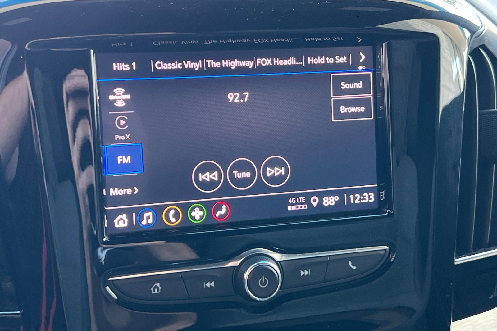 Used 2023 Chevrolet Traverse LT image 19