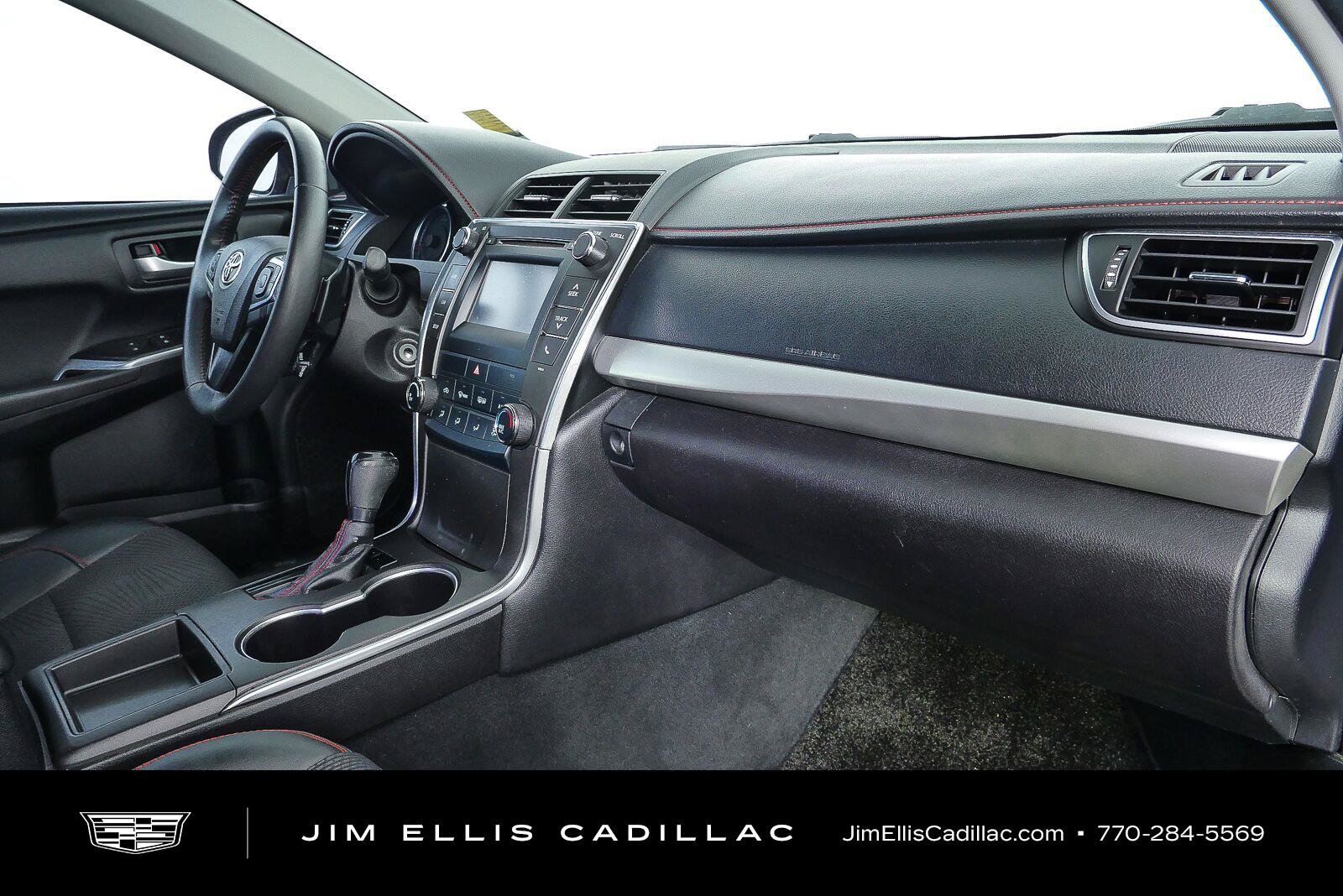 Used 2017 Toyota Camry SE FWD image 19