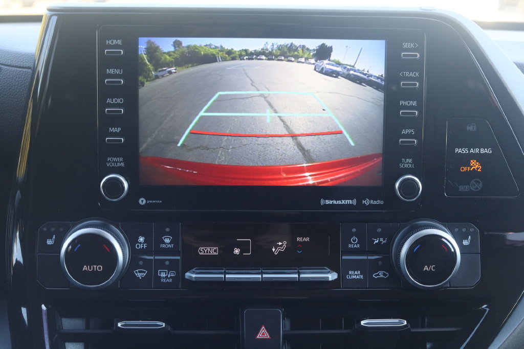 Used 2022 Toyota Highlander XLE AWD/4WD image 21