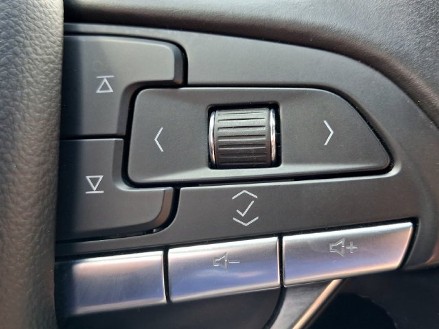 Used 2024 Cadillac XT6 Luxury FWD image 17