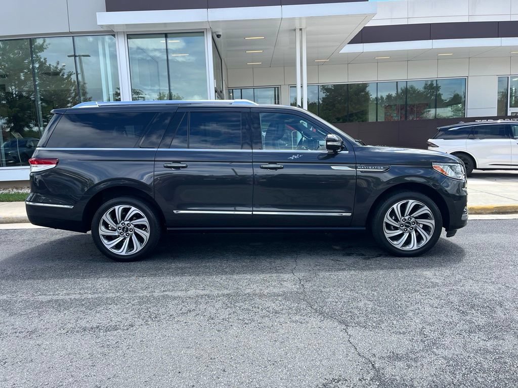Certified 2023 Lincoln Navigator L Reserve AWD/4WD image 14