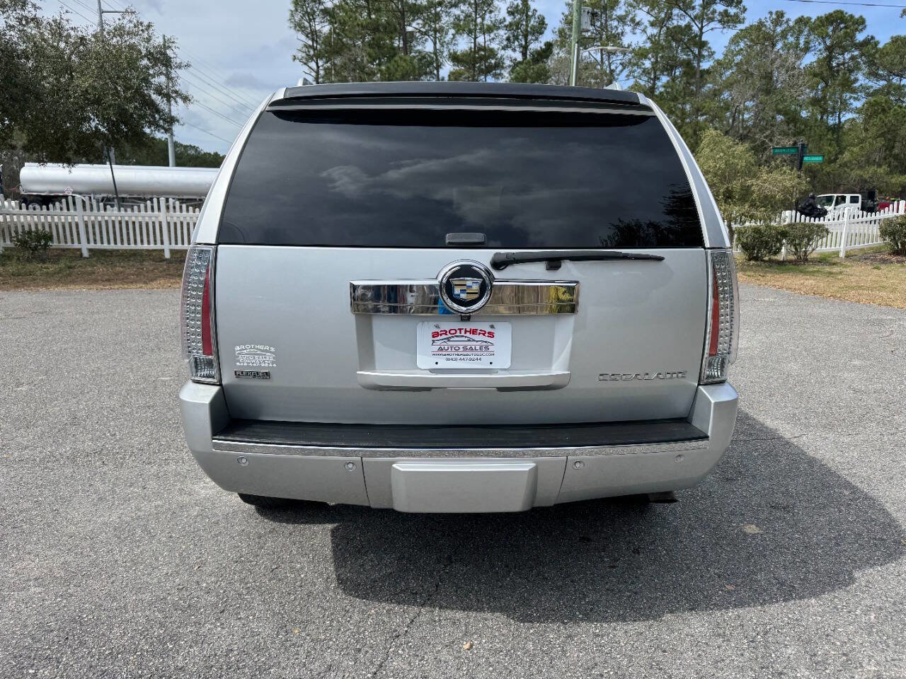 Used 2012 Cadillac Escalade Luxury image 32